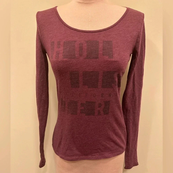Hollister Maroon Long Sleeve Graphic Tee Scoop Neck Size Small - Picture 3 of 7